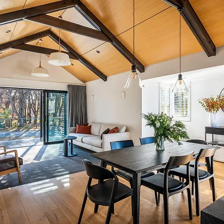 Ashgrove Lane Apartment